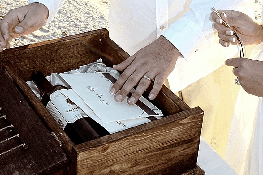 Ritual del vino o de la cápsula de l tiempopara bodas civiles simbólicas