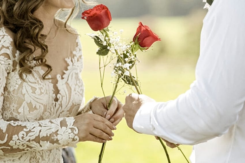 Ritual de la rosa para bodas civiles simbólicas